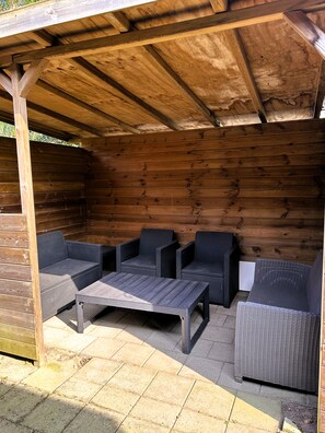 Terrace/patio - Rustic Woodland Cabin Sven (Putten)