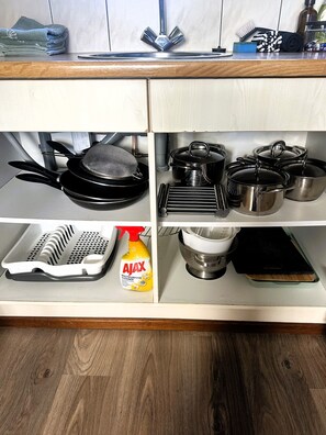 Fridge, microwave, oven, stovetop - Rustic Woodland Cabin Sven (Putten)