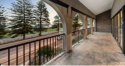 25 Esplanade Beachfront Villa with Ocean Views