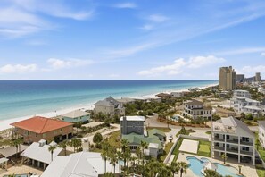A coastal resort with beachfront properties, a swimming pool, and a clear view of the ocean. - 10th Floor Westwinds Updated 2BR/2BA Condo at Sandestin (Miramar Beach)