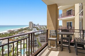 Outdoor dining - 10th Floor Westwinds Updated 2BR/2BA Condo at Sandestin (Miramar Beach)