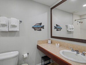 Hair dryer, towels - Studio condo on 7th Floor at Luau in Sandestin Golf & Beach Resort (Miramar Beach)