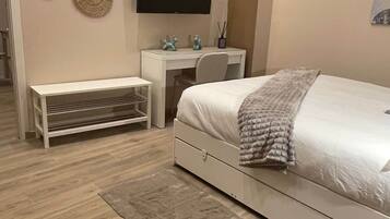 1 bedroom, in-room safe, iron/ironing board, free WiFi