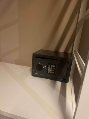 Unclassified image, 3 of 13, button - Mado Suite 112 Elegance, comfort and smart access (Bari)