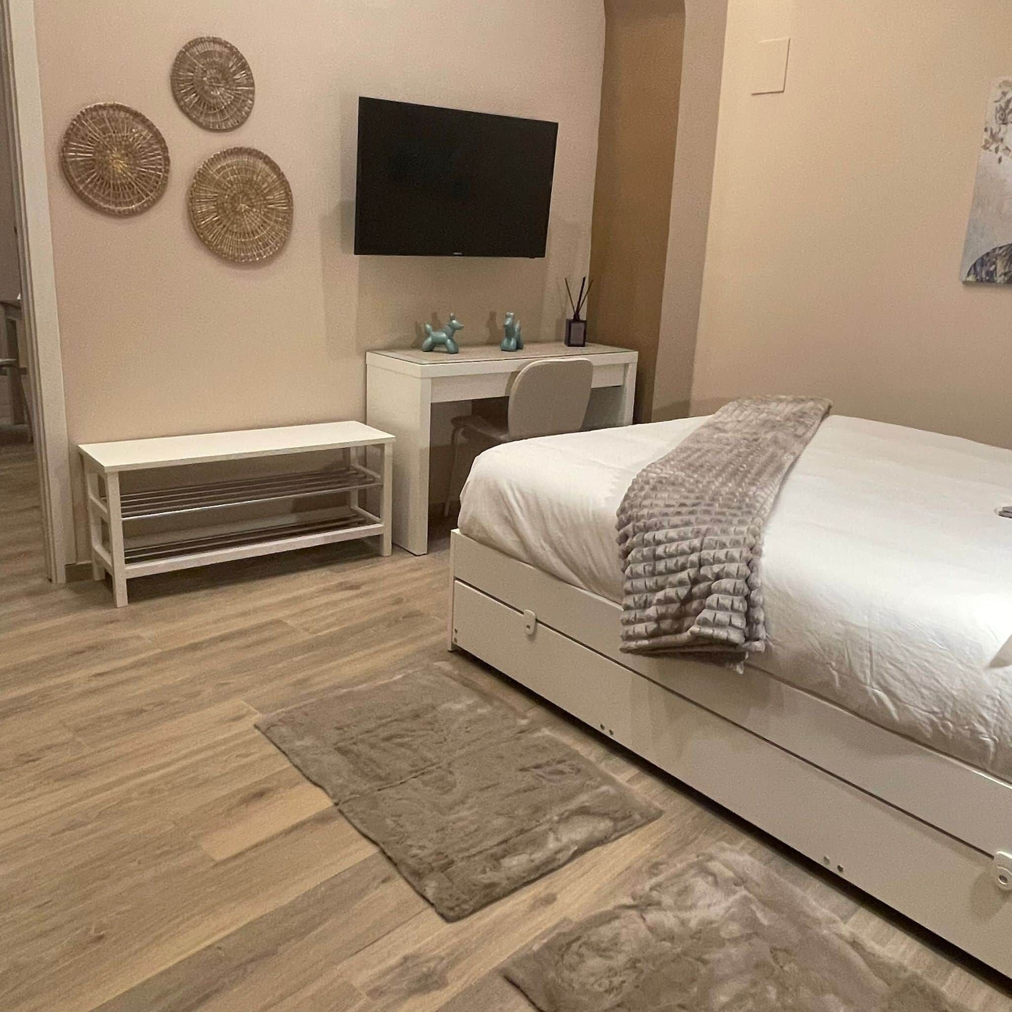 1 chambre, coffre-fort, fer et planche à repasser