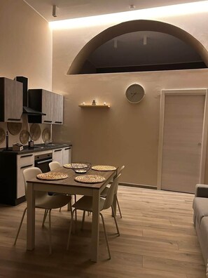 Dining - Mado Suite 112 Elegance, comfort and smart access (Bari)