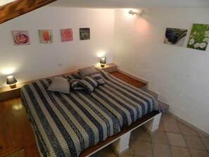 Iron/ironing board, WiFi, bed sheets - Cottage 'Lavande' with Mountain View, Private Terrace and Wi-Fi (La Robine sur Galabre)