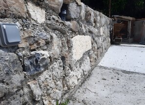 Exterior detail - Cottage 'Lavande' with Mountain View, Private Terrace and Wi-Fi (La Robine sur Galabre)