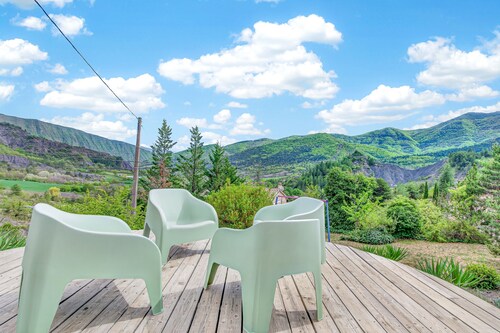 Gîte „Lavande“ mit Bergblick, privater Terrasse und WLAN