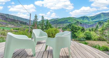 Gîte „Lavande“ mit Bergblick, privater Terrasse und WLAN