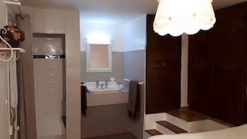 Strykjärn/strykbräda, wi-fi och sängkläder