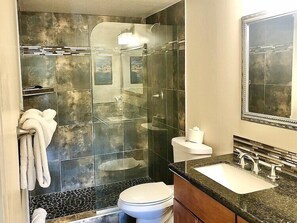 Shower, hair dryer, towels - 2 Bd / 2 Bath across from Ocean and Beach - Maui Banyan G101 (Kihei)