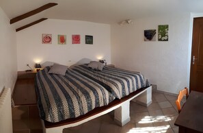 Fer et planche à repasser, Wi-Fi, draps fournis