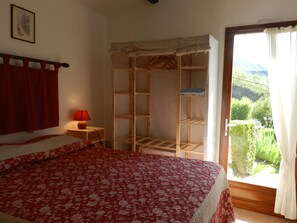 Ferros/tábuas de passar roupa, Wi-Fi, roupa de cama