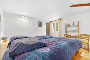 Iron/ironing board, WiFi, bed sheets - Gîte “Le Galabre” with Mountain View, Wi-Fi, and Air Conditioning (La Robine sur Galabre)