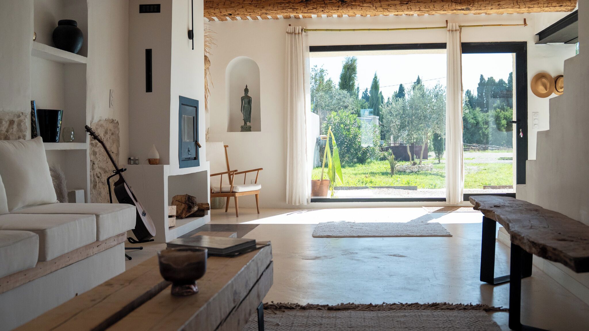 Smart TV, fireplace, books