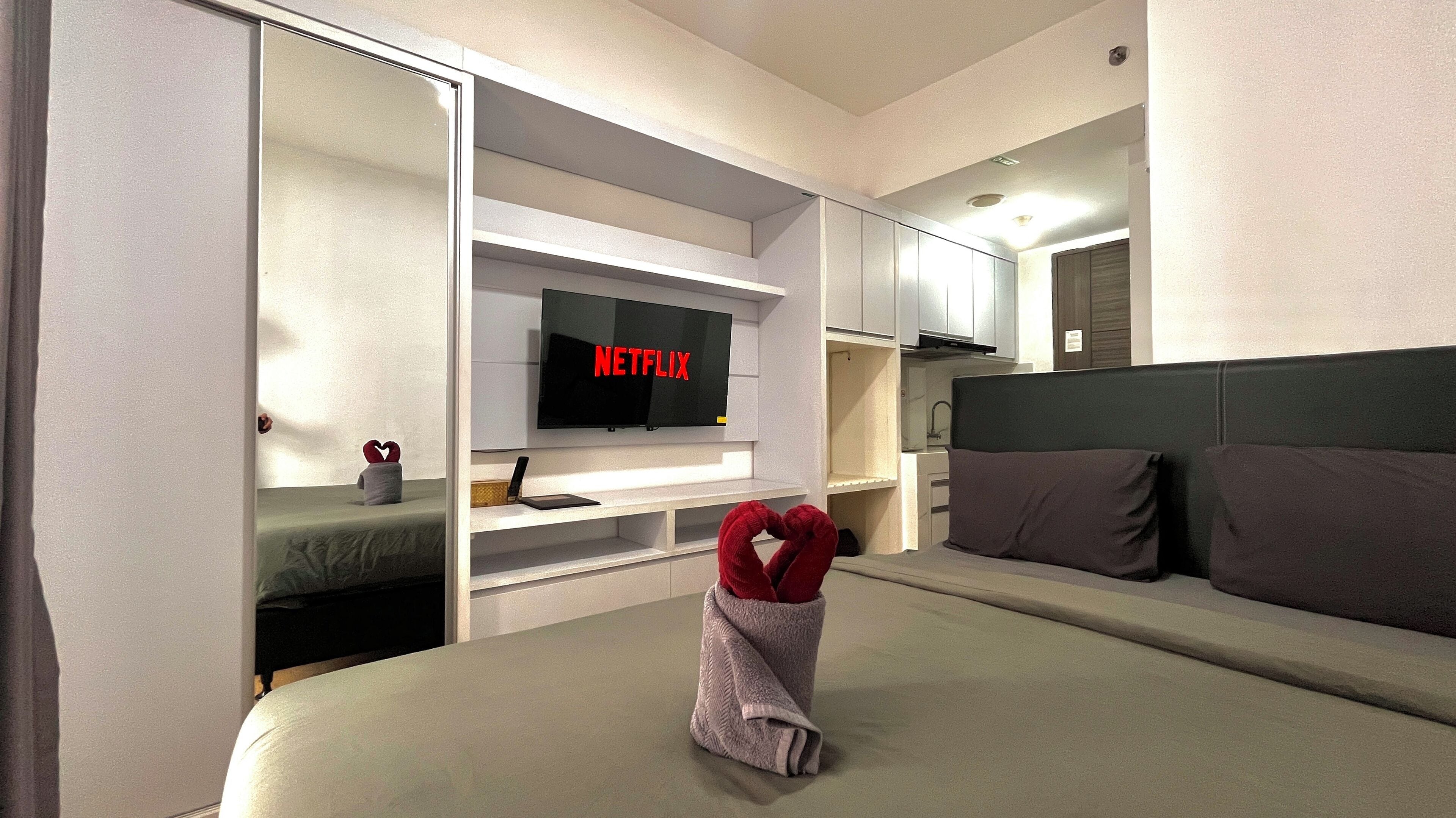 Superior Double Room, City View | Desk, free WiFi, bed sheets
