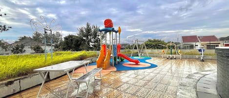 Aire de jeu extérieure pour enfants