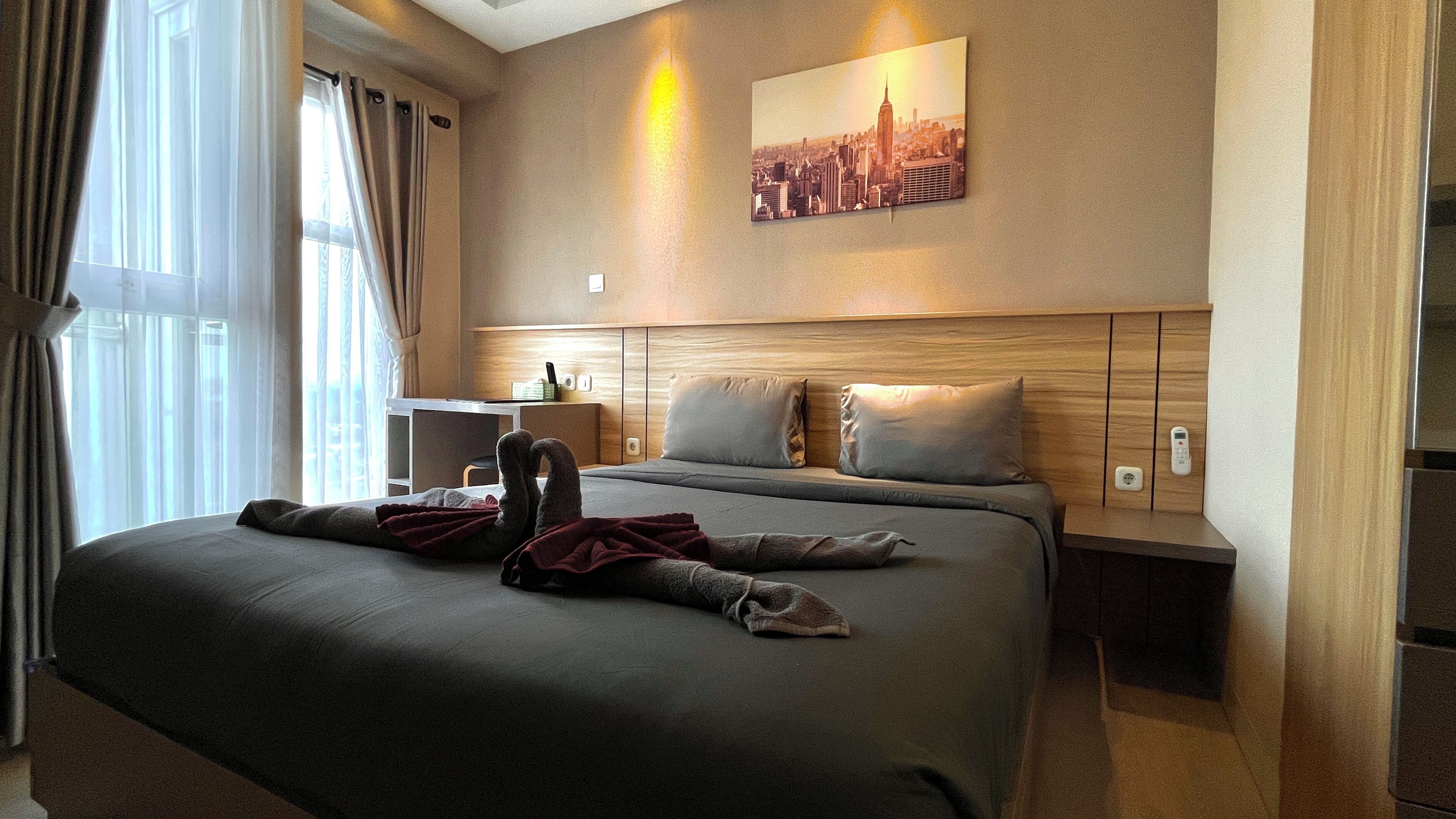 Desk, free WiFi, bed sheets