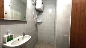 Chambre Double Supérieure, vue ville | Salle de bain