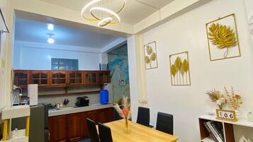Apartment, 2 Bedrooms, Accessible, City View | Dining room