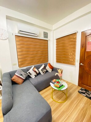 Apartment, 2 Bedrooms, Accessible, City View | Living area