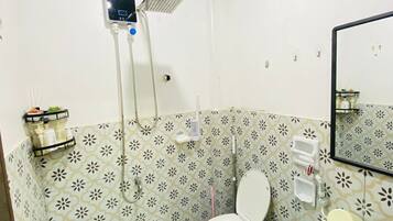 Apartment, 2 Bedrooms, Accessible, City View | Bathroom