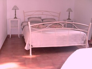 熨斗/熨衫板、Wi-Fi、床單