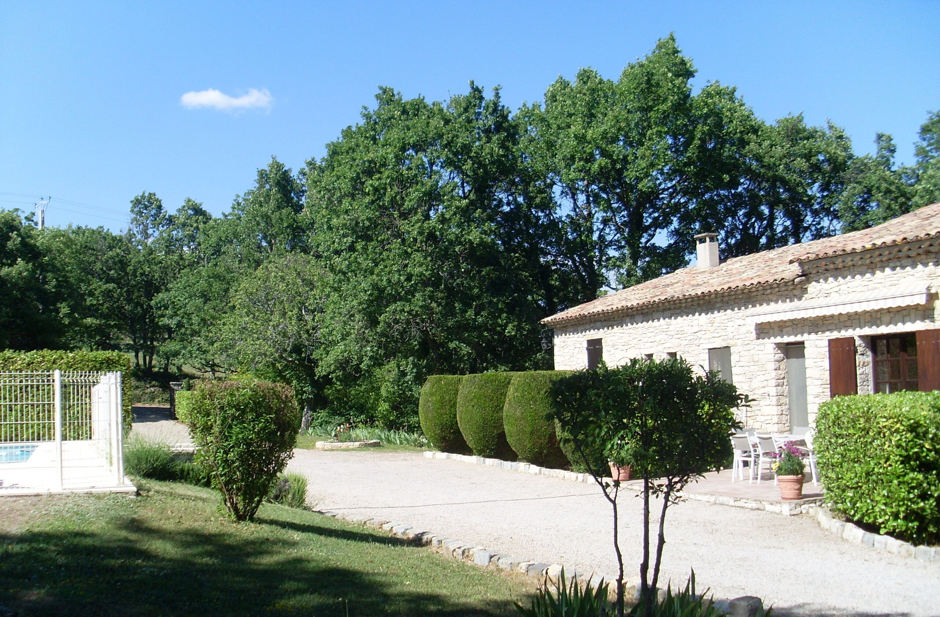 المنطقة المحيطة بالمنشأة