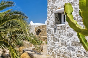 Villa | Property grounds - Aurora Mykonos Villas 4 (Mykonos)