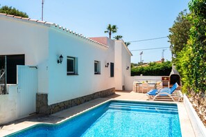 Pool - Villa Margarita Punta Prima by Escape Home (Punta Prima)