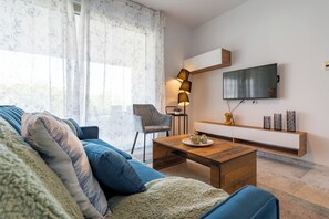 Appartement, 1 lit double et 1 canapé-lit, cuisine, vue ville | Coin séjour