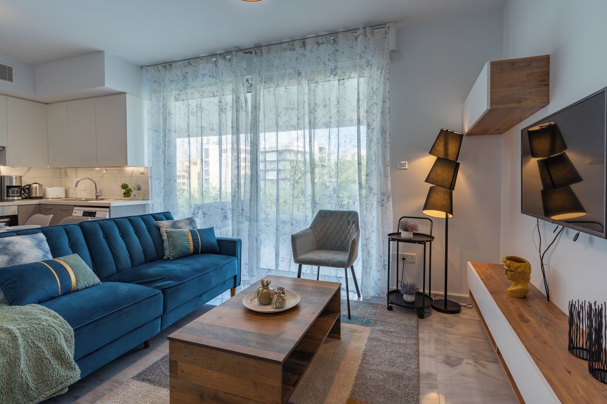 Apartamento, 1 cama de casal e sofá-cama, cozinha, vista para a cidade | Área de estar | Smart TV, Netflix, serviços de streaming