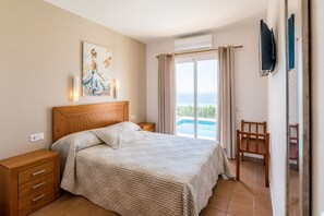 3 bedrooms, in-room safe, iron/ironing board, free WiFi - Villa Camamila by Escape Home (Torre Solí Nou)