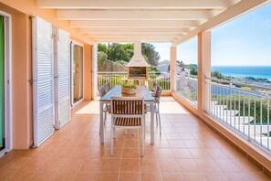 Outdoor dining - Villa Camamila by Escape Home (Torre Solí Nou)
