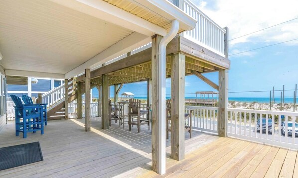 Outdoor dining - 2nd Wind - 2nd Row 3 BR Home - 2nd Floor Observation Deck (Surf City)