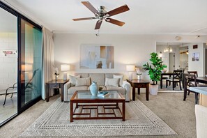 TV, stereo - 8th Floor Oceanfront | 180° Sunset Views (Honokowai)