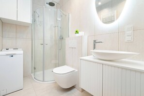 Secador de pelo, toallas