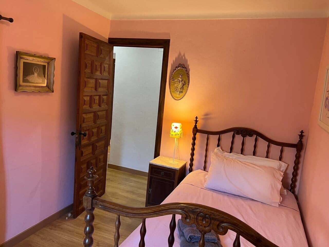 4 habitaciones, tabla de planchar con plancha y wifi gratis 