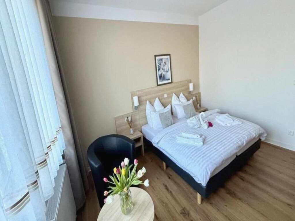 Standard-Doppelzimmer | Zimmersafe, schallisolierte Zimmer, kostenloses WLAN, Bettwäsche