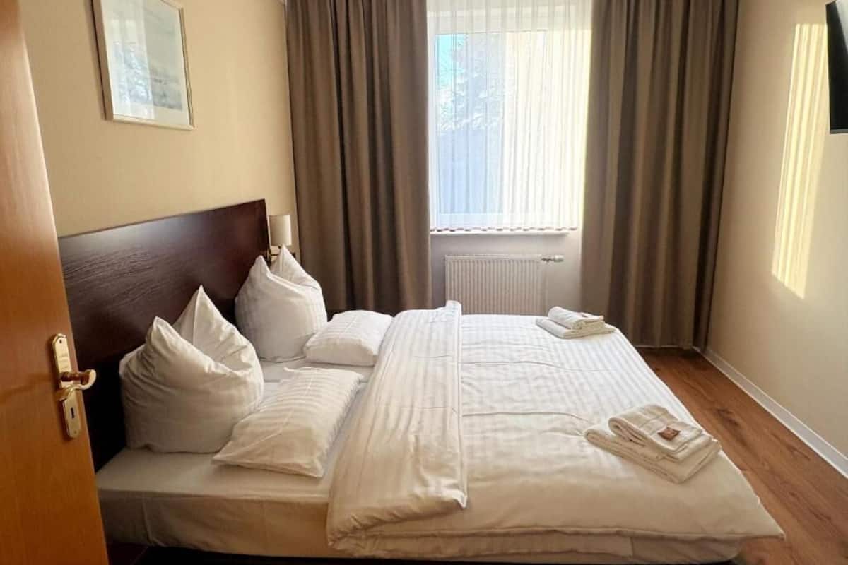 Basic Double Room | In-room safe, soundproofing, bed sheets