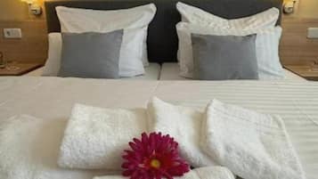 Standard Double Room | In-room safe, soundproofing, bed sheets