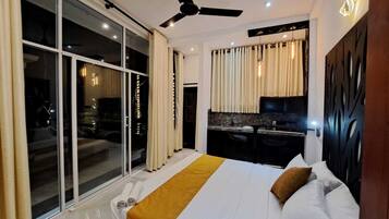 1 bedroom, iron/ironing board, internet, bed sheets