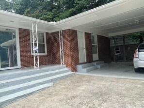 Exterior detail - Peaceful, spacious and newly renovated space (Tucker)