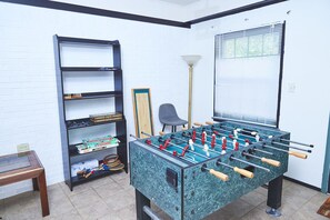 Games room - Peaceful, spacious and newly renovated space (Tucker)