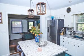 Private kitchen - Peaceful, spacious and newly renovated space (Tucker)