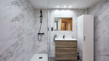 Apartment, 2 Bedrooms | Bathroom