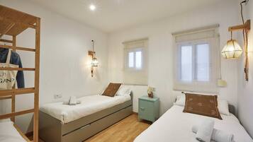 Iron/ironing board, free WiFi