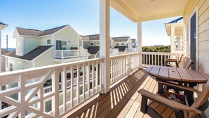Outdoor dining - Soundside Sunsets - Gorgeous Home with Gorgeous Sound Views; 4 BR/4.5 Baths (Surf City)