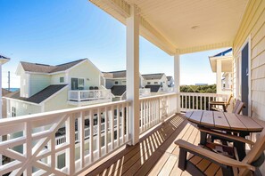 Outdoor dining - Soundside Sunsets - Gorgeous Home with Gorgeous Sound Views; 4 BR/4.5 Baths (Surf City)
